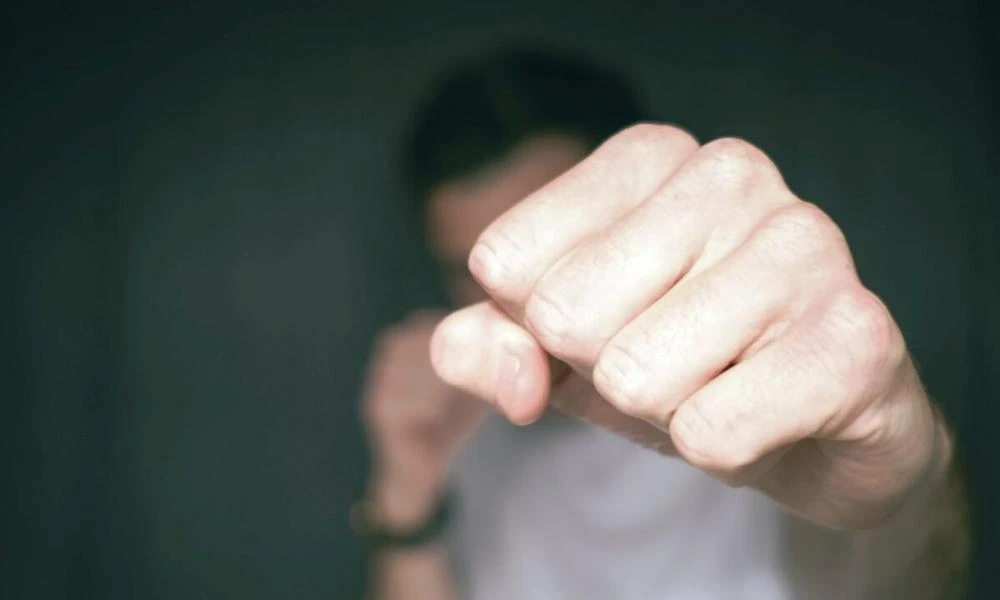 Εύβοια: Νέο περιστατικό εδοοικογενειακής βίας - Ξυλοκόπησε και απείλησε να μαχαιρώσει τον πατέρα του